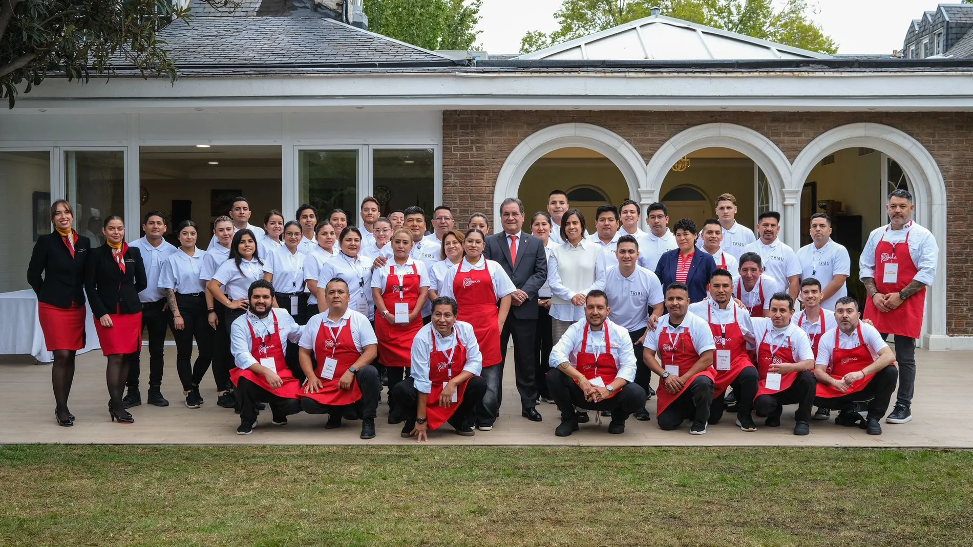  La Tribu con al embajador de Perú en España, Luis Ibérico Núñez